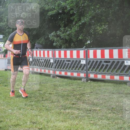 21.06.2025 - 27. Vierlanden-Triathlon KatJ http://msf.ph/oto/8041259 15.06.2025 14:31:35 Ziel 1237, 1257 meine-sportfotos.de