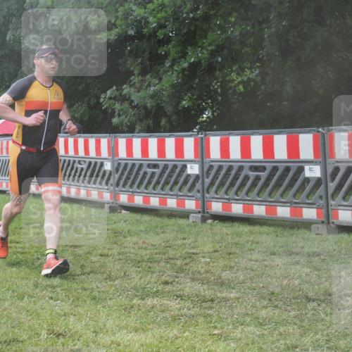 21.06.2025 - 27. Vierlanden-Triathlon KatJ http://msf.ph/oto/8041263 15.06.2025 14:31:35 Ziel 1237, 1257 meine-sportfotos.de