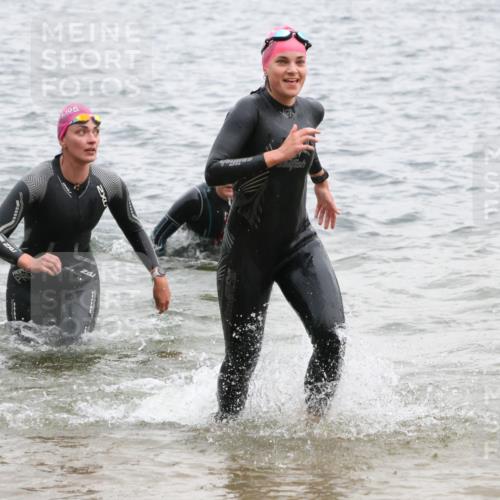 21.06.2025 - 27. Vierlanden-Triathlon Lena Gebhardt http://msf.ph/oto/8041271 15.06.2025 13:06:45 Schwimmen 1167, 1175, 1191, 1210, 1215, 1217 meine-sportfotos.de