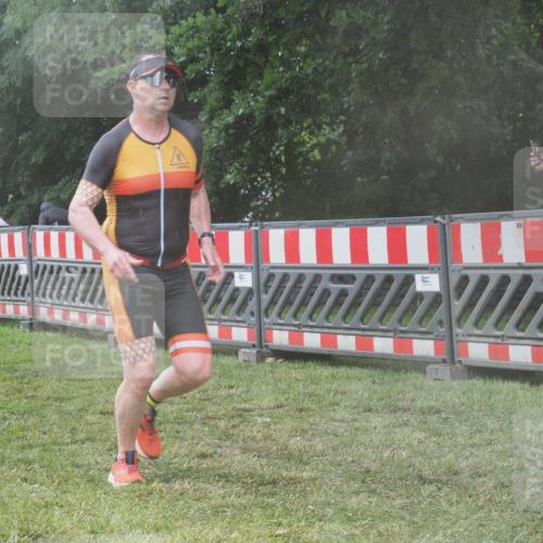21.06.2025 - 27. Vierlanden-Triathlon KatJ http://msf.ph/oto/8041276 15.06.2025 14:31:35 Ziel 1237, 1257 meine-sportfotos.de