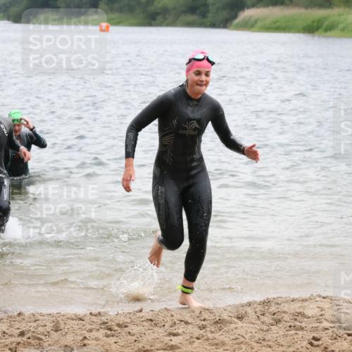 21.06.2025 - 27. Vierlanden-Triathlon Lena Gebhardt http://msf.ph/oto/8041278 15.06.2025 13:06:46 Schwimmen 1167, 1175, 1191, 1210, 1215, 1217 meine-sportfotos.de