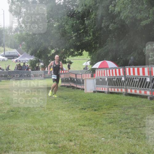21.06.2025 - 27. Vierlanden-Triathlon KatJ http://msf.ph/oto/8041283 15.06.2025 14:31:40 Ziel 1237 meine-sportfotos.de