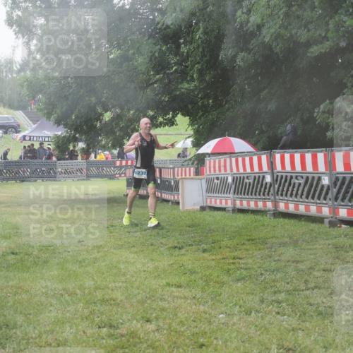 21.06.2025 - 27. Vierlanden-Triathlon KatJ http://msf.ph/oto/8041287 15.06.2025 14:31:41 Ziel 1237 meine-sportfotos.de