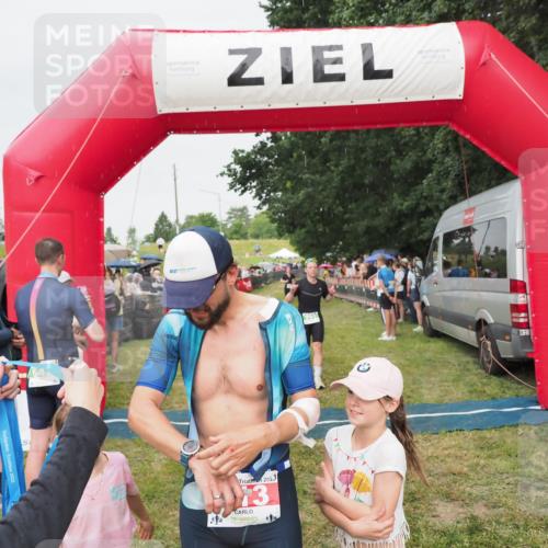 21.06.2025 - 27. Vierlanden-Triathlon MichiJ http://msf.ph/oto/8041292 15.06.2026 13:28:30 Ziel 113, 670, 733, 751, 828, 1062, 1063, 1064 meine-sportfotos.de