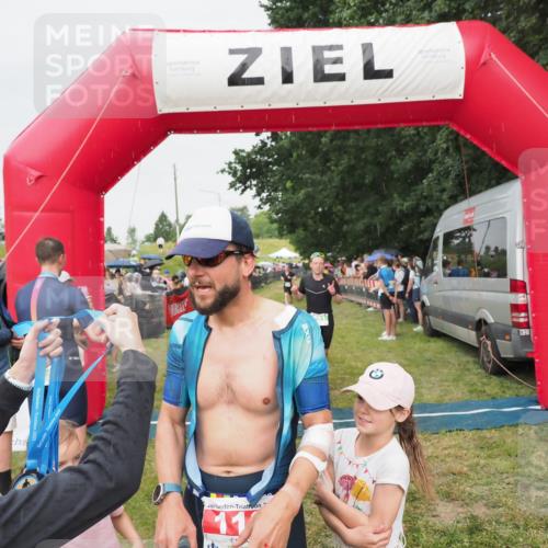 21.06.2025 - 27. Vierlanden-Triathlon MichiJ http://msf.ph/oto/8041298 15.06.2026 13:28:30 Ziel 113, 670, 733, 751, 828, 1062, 1063, 1064 meine-sportfotos.de