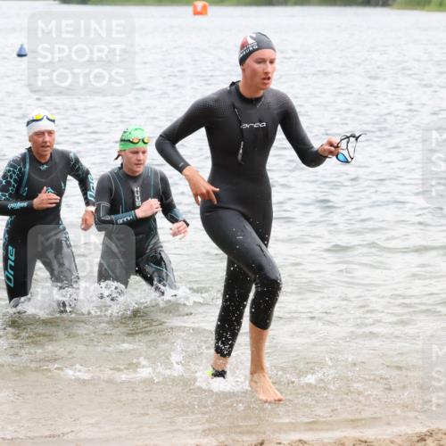 21.06.2025 - 27. Vierlanden-Triathlon Lena Gebhardt http://msf.ph/oto/8041308 15.06.2025 13:06:50 Schwimmen 1166, 1167, 1175, 1191, 1200, 1205, 1210, 1215, 1217 meine-sportfotos.de