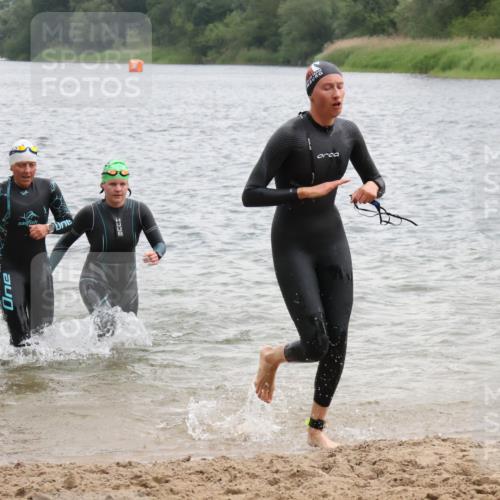 21.06.2025 - 27. Vierlanden-Triathlon Lena Gebhardt http://msf.ph/oto/8041313 15.06.2025 13:06:50 Schwimmen 1166, 1167, 1175, 1191, 1200, 1205, 1210, 1215, 1217 meine-sportfotos.de