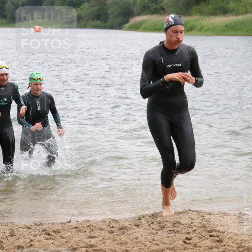 21.06.2025 - 27. Vierlanden-Triathlon Lena Gebhardt http://msf.ph/oto/8041316 15.06.2025 13:06:51 Schwimmen 1166, 1167, 1175, 1191, 1200, 1205, 1210, 1215, 1217 meine-sportfotos.de