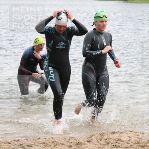 21.06.2025 - 27. Vierlanden-Triathlon Lena Gebhardt http://msf.ph/oto/8041330 15.06.2025 13:06:53 Schwimmen 1166, 1167, 1191, 1200, 1205, 1210, 1215, 1217 meine-sportfotos.de