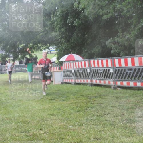 21.06.2025 - 27. Vierlanden-Triathlon KatJ http://msf.ph/oto/8041331 15.06.2025 14:32:42 Ziel 71, 1179 meine-sportfotos.de