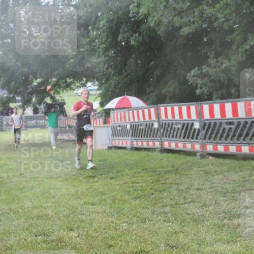 21.06.2025 - 27. Vierlanden-Triathlon KatJ http://msf.ph/oto/8041334 15.06.2025 14:32:42 Ziel 71, 1179 meine-sportfotos.de