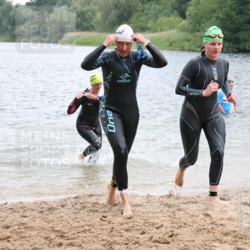 21.06.2025 - 27. Vierlanden-Triathlon Lena Gebhardt http://msf.ph/oto/8041335 15.06.2025 13:06:54 Schwimmen 1166, 1167, 1191, 1200, 1205, 1210, 1215, 1217 meine-sportfotos.de