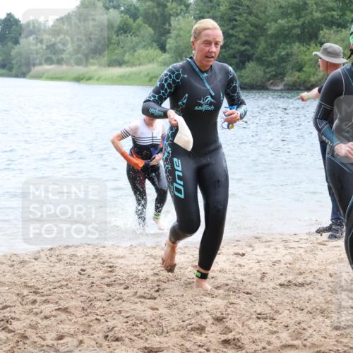 21.06.2025 - 27. Vierlanden-Triathlon Lena Gebhardt http://msf.ph/oto/8041338 15.06.2025 13:06:55 Schwimmen 1166, 1167, 1191, 1200, 1205, 1210, 1215, 1217 meine-sportfotos.de