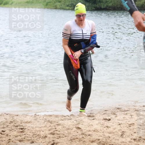 21.06.2025 - 27. Vierlanden-Triathlon Lena Gebhardt http://msf.ph/oto/8041346 15.06.2025 13:06:56 Schwimmen 1166, 1167, 1191, 1200, 1205, 1210, 1215, 1217 meine-sportfotos.de