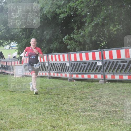 21.06.2025 - 27. Vierlanden-Triathlon KatJ http://msf.ph/oto/8041349 15.06.2025 14:32:43 Ziel 71, 1179 meine-sportfotos.de