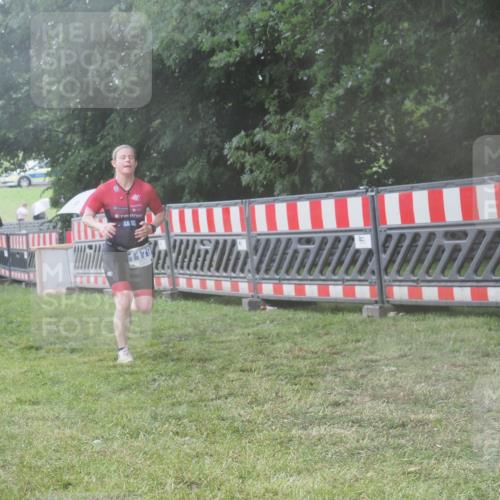 21.06.2025 - 27. Vierlanden-Triathlon KatJ http://msf.ph/oto/8041353 15.06.2025 14:32:43 Ziel 71, 1179 meine-sportfotos.de