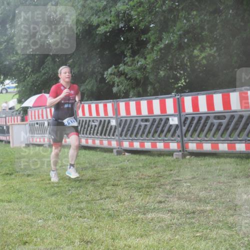 21.06.2025 - 27. Vierlanden-Triathlon KatJ http://msf.ph/oto/8041355 15.06.2025 14:32:43 Ziel 71, 1179 meine-sportfotos.de