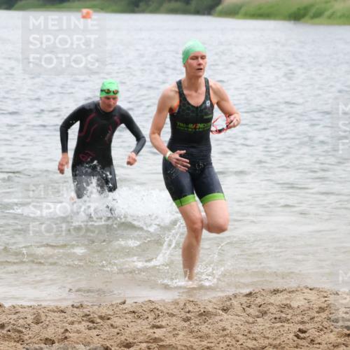 21.06.2025 - 27. Vierlanden-Triathlon Lena Gebhardt http://msf.ph/oto/8041356 15.06.2025 13:06:57 Schwimmen 1166, 1167, 1191, 1200, 1205, 1210, 1215, 1217 meine-sportfotos.de