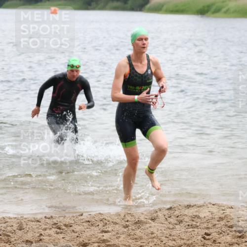 21.06.2025 - 27. Vierlanden-Triathlon Lena Gebhardt http://msf.ph/oto/8041358 15.06.2025 13:06:58 Schwimmen 1166, 1167, 1191, 1200, 1205, 1210, 1215, 1217 meine-sportfotos.de