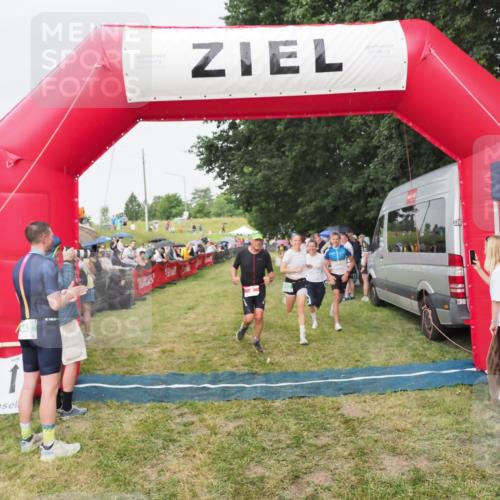 21.06.2025 - 27. Vierlanden-Triathlon MichiJ http://msf.ph/oto/8041366 15.06.2026 13:29:18 Ziel 9, 952 meine-sportfotos.de