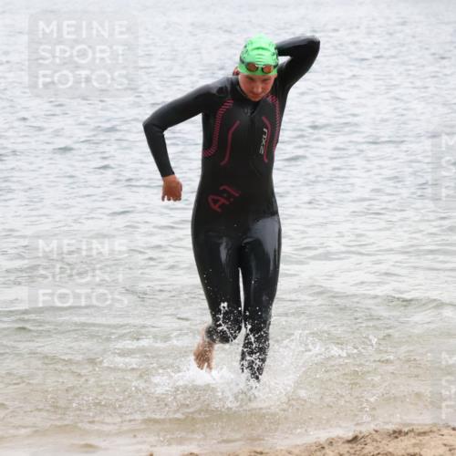21.06.2025 - 27. Vierlanden-Triathlon Lena Gebhardt http://msf.ph/oto/8041369 15.06.2025 13:06:59 Schwimmen 1166, 1167, 1200, 1205, 1210, 1215, 1217 meine-sportfotos.de