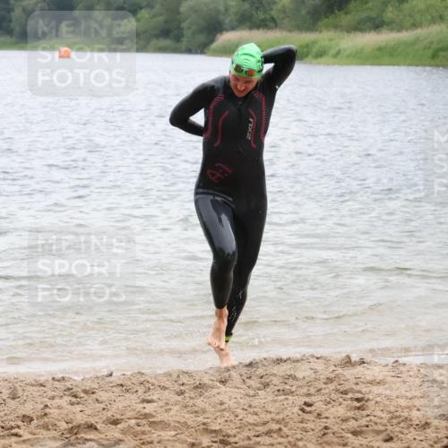 21.06.2025 - 27. Vierlanden-Triathlon Lena Gebhardt http://msf.ph/oto/8041373 15.06.2025 13:07:00 Schwimmen 1166, 1167, 1200, 1205, 1215, 1217 meine-sportfotos.de