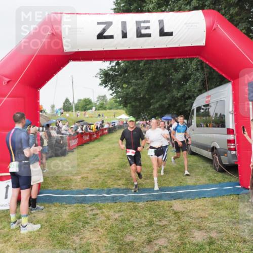 21.06.2025 - 27. Vierlanden-Triathlon MichiJ http://msf.ph/oto/8041377 15.06.2026 13:29:18 Ziel 9, 952 meine-sportfotos.de