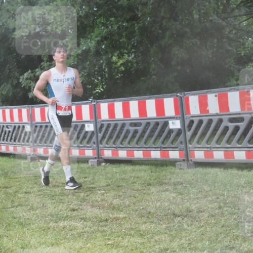 21.06.2025 - 27. Vierlanden-Triathlon KatJ http://msf.ph/oto/8041381 15.06.2025 14:32:49 Ziel 71, 1307 meine-sportfotos.de
