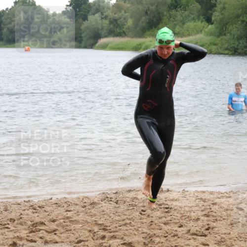 21.06.2025 - 27. Vierlanden-Triathlon Lena Gebhardt http://msf.ph/oto/8041382 15.06.2025 13:07:00 Schwimmen 1166, 1167, 1200, 1205, 1215, 1217 meine-sportfotos.de