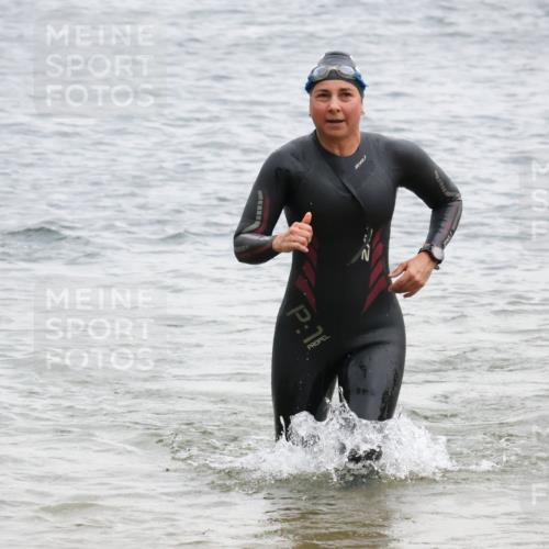 21.06.2025 - 27. Vierlanden-Triathlon Lena Gebhardt http://msf.ph/oto/8041384 15.06.2025 13:07:07 Schwimmen 1166, 1200, 1205, 1218 meine-sportfotos.de