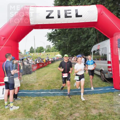 21.06.2025 - 27. Vierlanden-Triathlon MichiJ http://msf.ph/oto/8041386 15.06.2026 13:29:18 Ziel 9, 952 meine-sportfotos.de