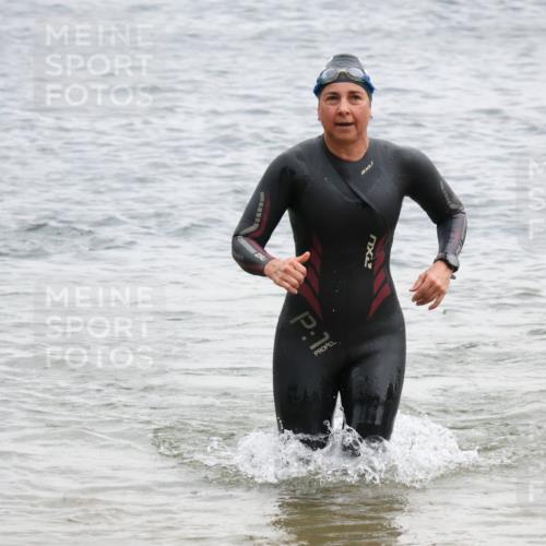 21.06.2025 - 27. Vierlanden-Triathlon Lena Gebhardt http://msf.ph/oto/8041387 15.06.2025 13:07:07 Schwimmen 1166, 1200, 1205, 1218 meine-sportfotos.de