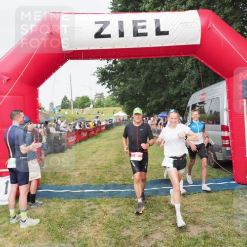 21.06.2025 - 27. Vierlanden-Triathlon MichiJ http://msf.ph/oto/8041394 15.06.2026 13:29:19 Ziel 9, 952 meine-sportfotos.de