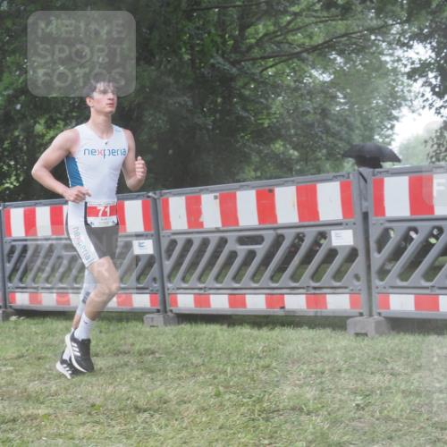 21.06.2025 - 27. Vierlanden-Triathlon KatJ http://msf.ph/oto/8041400 15.06.2025 14:32:50 Ziel 71, 1307 meine-sportfotos.de