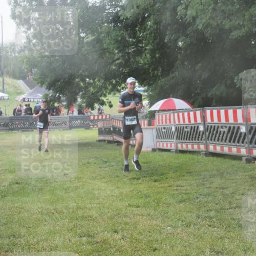21.06.2025 - 27. Vierlanden-Triathlon KatJ http://msf.ph/oto/8041420 15.06.2025 14:32:57 Ziel 1262, 1307 meine-sportfotos.de
