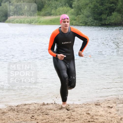 21.06.2025 - 27. Vierlanden-Triathlon Lena Gebhardt http://msf.ph/oto/8041422 15.06.2025 13:07:18 Schwimmen 1172, 1196, 1218, 1225 meine-sportfotos.de