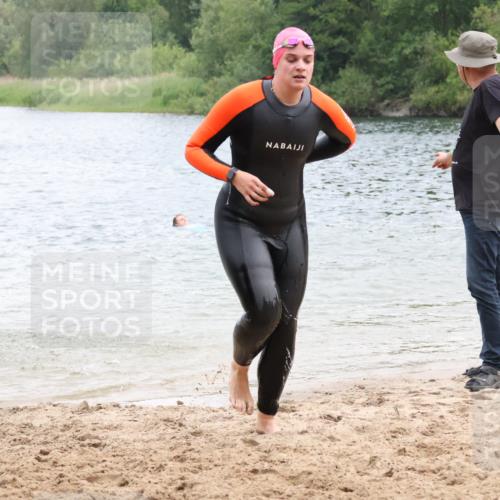 21.06.2025 - 27. Vierlanden-Triathlon Lena Gebhardt http://msf.ph/oto/8041426 15.06.2025 13:07:18 Schwimmen 1172, 1196, 1218, 1225 meine-sportfotos.de