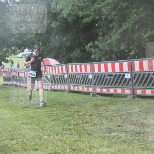 21.06.2025 - 27. Vierlanden-Triathlon KatJ http://msf.ph/oto/8041449 15.06.2025 14:33:00 Ziel 1262, 1307 meine-sportfotos.de