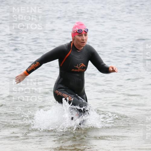 21.06.2025 - 27. Vierlanden-Triathlon Lena Gebhardt http://msf.ph/oto/8041450 15.06.2025 13:07:22 Schwimmen 1172, 1196, 1211, 1218, 1225 meine-sportfotos.de