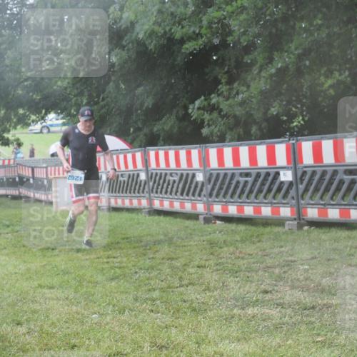 21.06.2025 - 27. Vierlanden-Triathlon KatJ http://msf.ph/oto/8041452 15.06.2025 14:33:00 Ziel 1262, 1307 meine-sportfotos.de