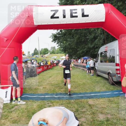 21.06.2025 - 27. Vierlanden-Triathlon MichiJ http://msf.ph/oto/8041454 15.06.2026 13:29:40 Ziel 220, 717 meine-sportfotos.de