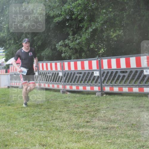 21.06.2025 - 27. Vierlanden-Triathlon KatJ http://msf.ph/oto/8041460 15.06.2025 14:33:00 Ziel 1262, 1307 meine-sportfotos.de