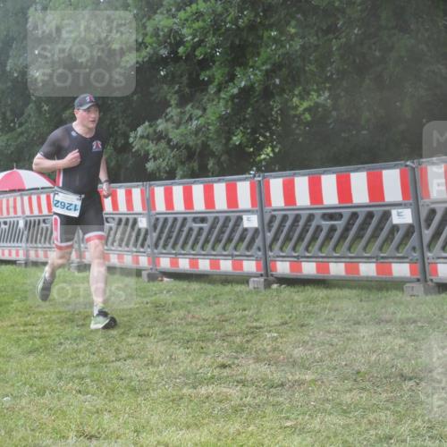 21.06.2025 - 27. Vierlanden-Triathlon KatJ http://msf.ph/oto/8041465 15.06.2025 14:33:00 Ziel 1262, 1307 meine-sportfotos.de