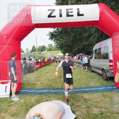 21.06.2025 - 27. Vierlanden-Triathlon MichiJ http://msf.ph/oto/8041467 15.06.2026 13:29:41 Ziel 220, 717, 1069, 1070, 1071 meine-sportfotos.de