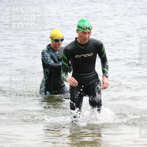 21.06.2025 - 27. Vierlanden-Triathlon Lena Gebhardt http://msf.ph/oto/8041475 15.06.2025 13:07:27 Schwimmen 1172, 1196, 1211, 1225, 1228 meine-sportfotos.de