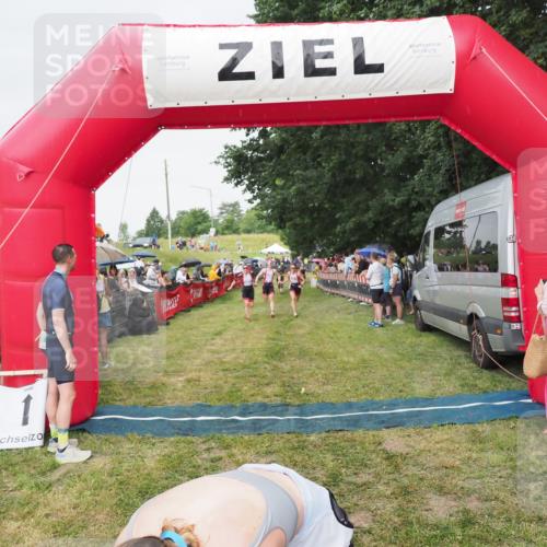 21.06.2025 - 27. Vierlanden-Triathlon MichiJ http://msf.ph/oto/8041483 15.06.2026 13:29:43 Ziel 717, 1069, 1070, 1071 meine-sportfotos.de