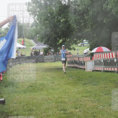 21.06.2025 - 27. Vierlanden-Triathlon KatJ http://msf.ph/oto/8041484 15.06.2025 14:33:20 Ziel 1250 meine-sportfotos.de