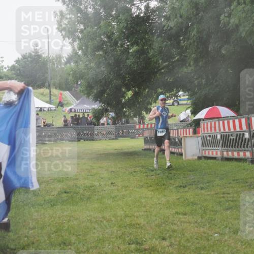 21.06.2025 - 27. Vierlanden-Triathlon KatJ http://msf.ph/oto/8041492 15.06.2025 14:33:21 Ziel 1250 meine-sportfotos.de