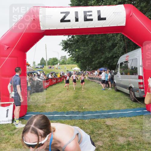 21.06.2025 - 27. Vierlanden-Triathlon MichiJ http://msf.ph/oto/8041493 15.06.2026 13:29:43 Ziel 717, 1069, 1070, 1071 meine-sportfotos.de