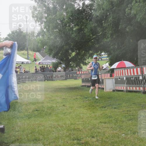21.06.2025 - 27. Vierlanden-Triathlon KatJ http://msf.ph/oto/8041495 15.06.2025 14:33:21 Ziel 1250 meine-sportfotos.de
